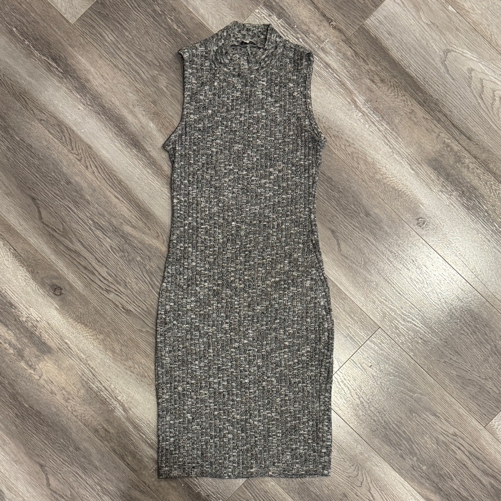 Sleeveless Gray Knit Dress